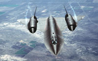 Первый полет SR-71 совершил 22 декабря 1964 г. Выведен из боевого состава ВВС США 26 января 1990 г. в связи с сокращением военного бюджета и высокой стоимостью эксплуатации. Вновь ''призван на военную службу'' в 1995 г.