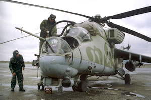 Подготовка ударного вертолета Ми-24 к очередному боевому вылету.  Анатолий Шмыров