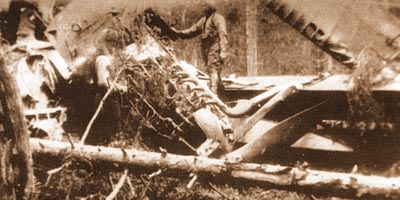 Обломки «Фэйри IIIC» английских летчиков, сбитых зенитным огнем в районе Петрозаводска. Сентябрь 1919 г.