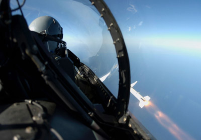 Пуск противорадиолокационной ракеты ''Харм''. Фото US Air Force